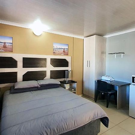 Genesis Self Catering Apartments Bloemfontein Esterno foto