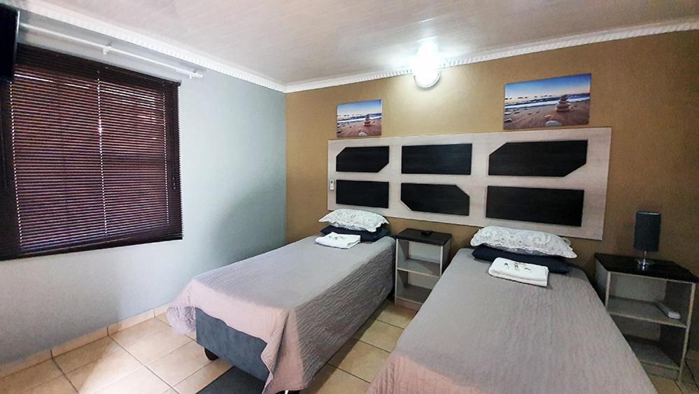Genesis Self Catering Apartments Bloemfontein Esterno foto