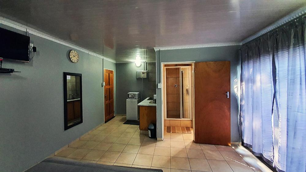 Genesis Self Catering Apartments Bloemfontein Esterno foto