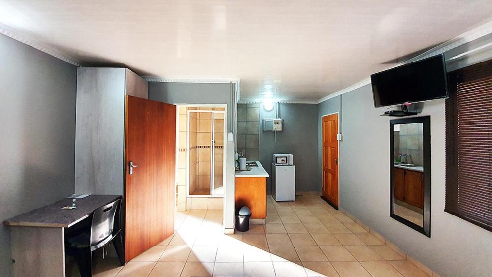 Genesis Self Catering Apartments Bloemfontein Esterno foto